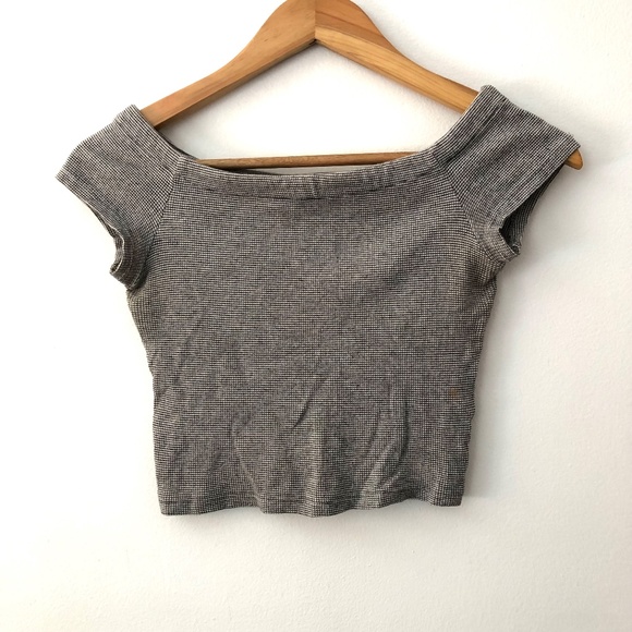 Zara Tops - **$5 SALE** Zara Black and White Cropped Tee